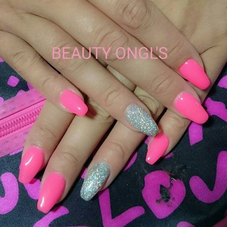 Gel nail pink glitter