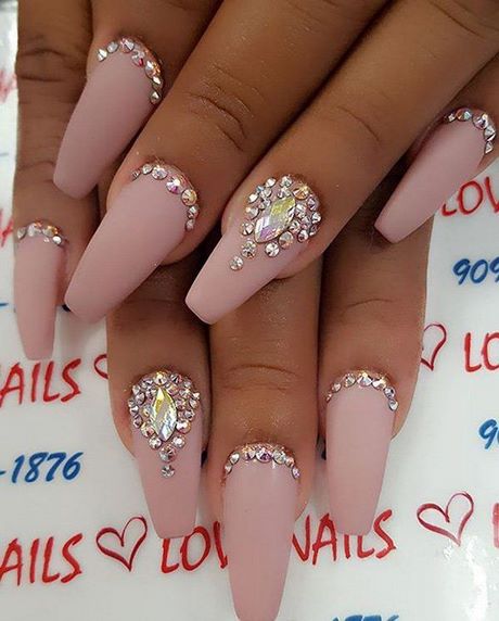 Designs of nails with rhinestones