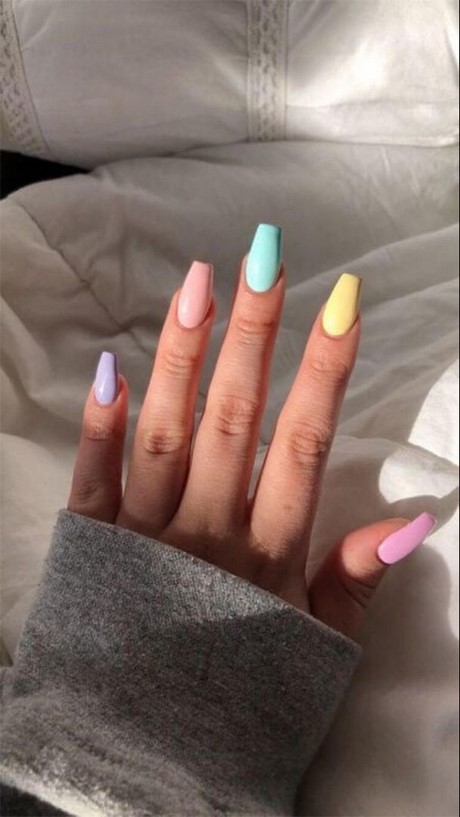 dernieres-tendances-de-la-couleur-des-ongles-2021-08 Latest nail colour trends 2021