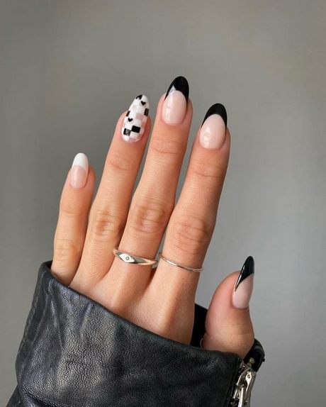 black-and-white-nail-designs-2023-34_2 Black and white nail designs 2023