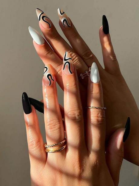 black-and-white-nail-designs-2023-34_5 Black and white nail designs 2023