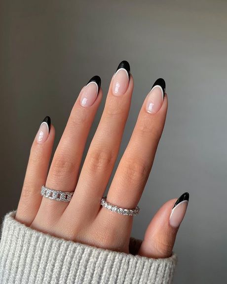 black-and-white-nail-designs-2023-34_8 Black and white nail designs 2023