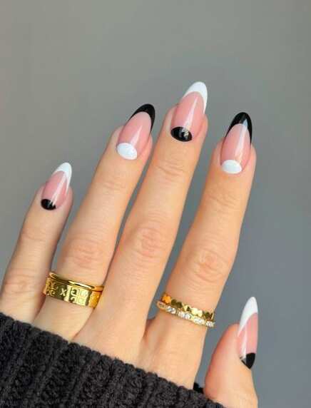 black-and-white-nail-designs-2023-34_9 Black and white nail designs 2023