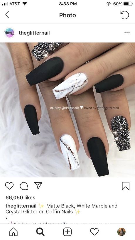 Design nail black and white