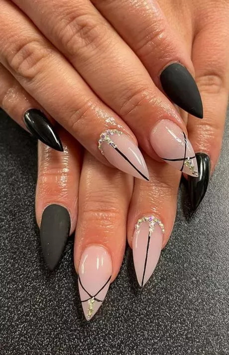 Black and gold nail designs 2023