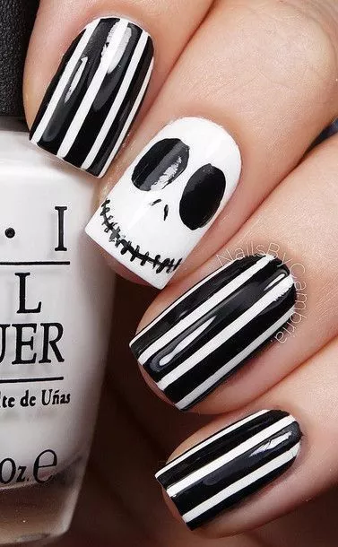 nail-art-halloween-noir-et-blanc-55_12-5 Black and white halloween nail art