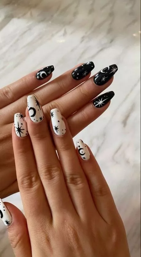nail-art-halloween-noir-et-blanc-55_17-10 Black and white halloween nail art