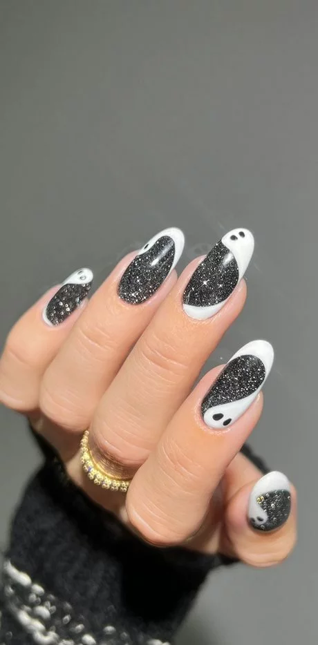 nail-art-halloween-noir-et-blanc-55_8-17 Black and white halloween nail art