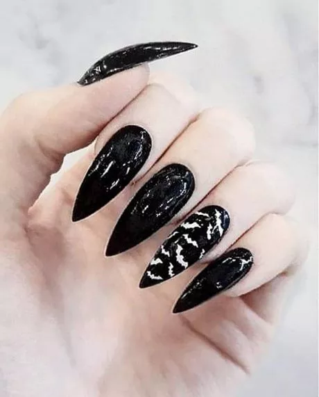 nail-art-halloween-noir-et-blanc-55_9-18 Black and white halloween nail art