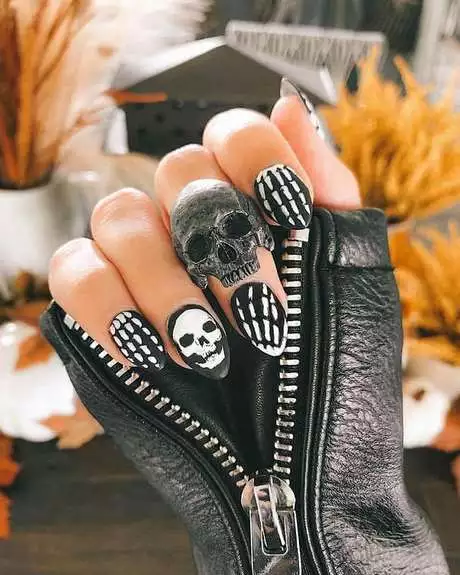 ongles-dhalloween-en-acrylique-42_12-5 Halloween nails acrylic