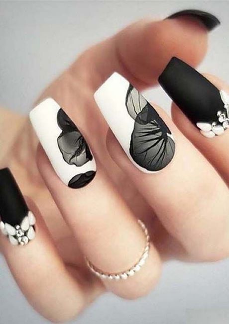design-des-ongles-noir-et-blanc-63 Nail design black and white