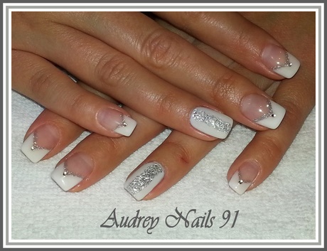 Gel french white sequined