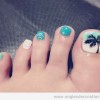 Drawing on the nails of the toes